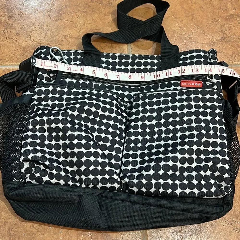 Skip Hop Spark Diaper Bag Multi pockets attaches to stroller‎ Black dots